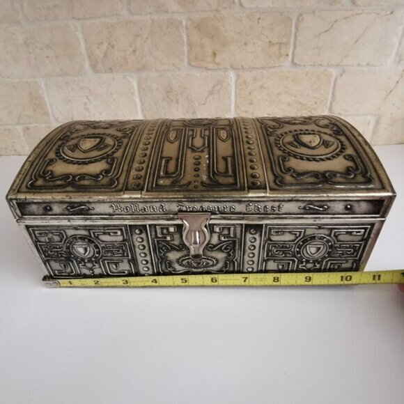 Vintage Holland Treasure Chest Tin Metal Victoria Biscuit Hinged Lid Kids Toy - Picture 9 of 10